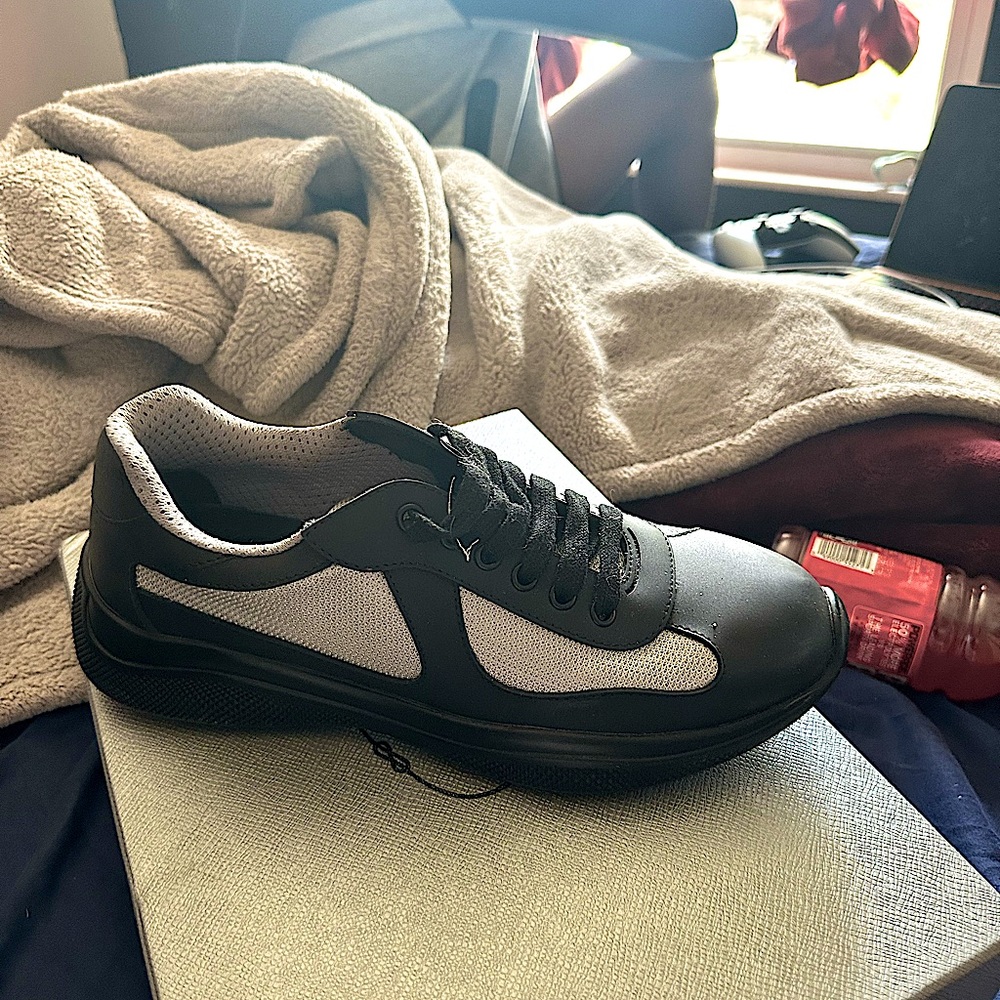 Mens Prada , authentic . SIZE 41